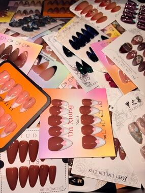 5pc random pull almond press on nails